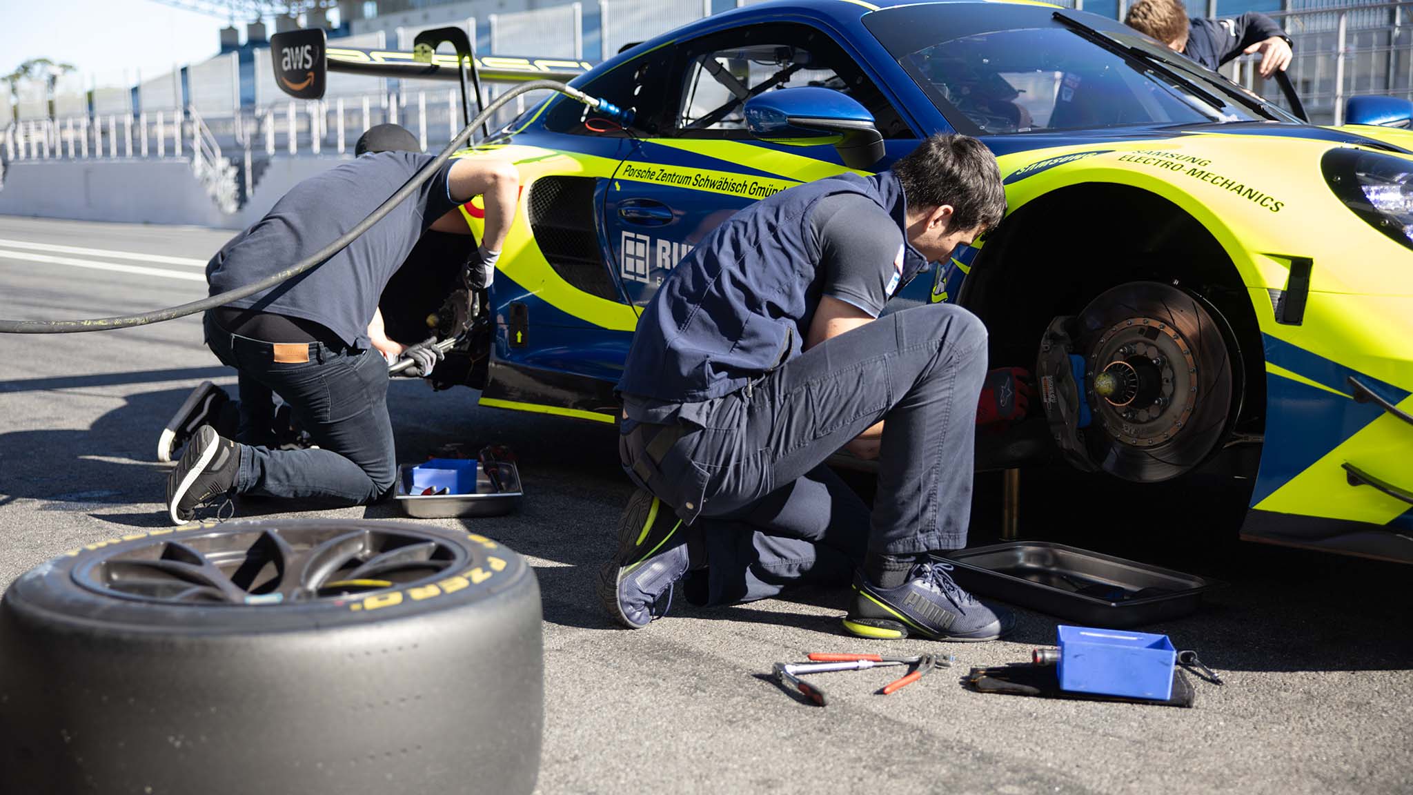 Race support photo 2